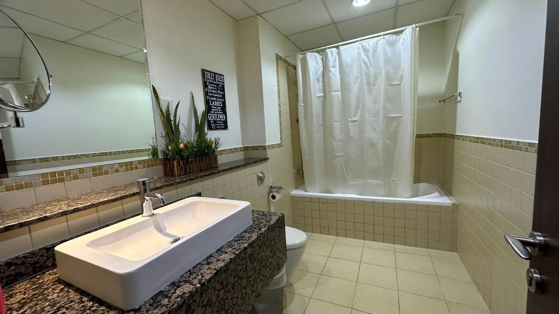 Capsule hotel Route 66 Beach Hostel Dubai