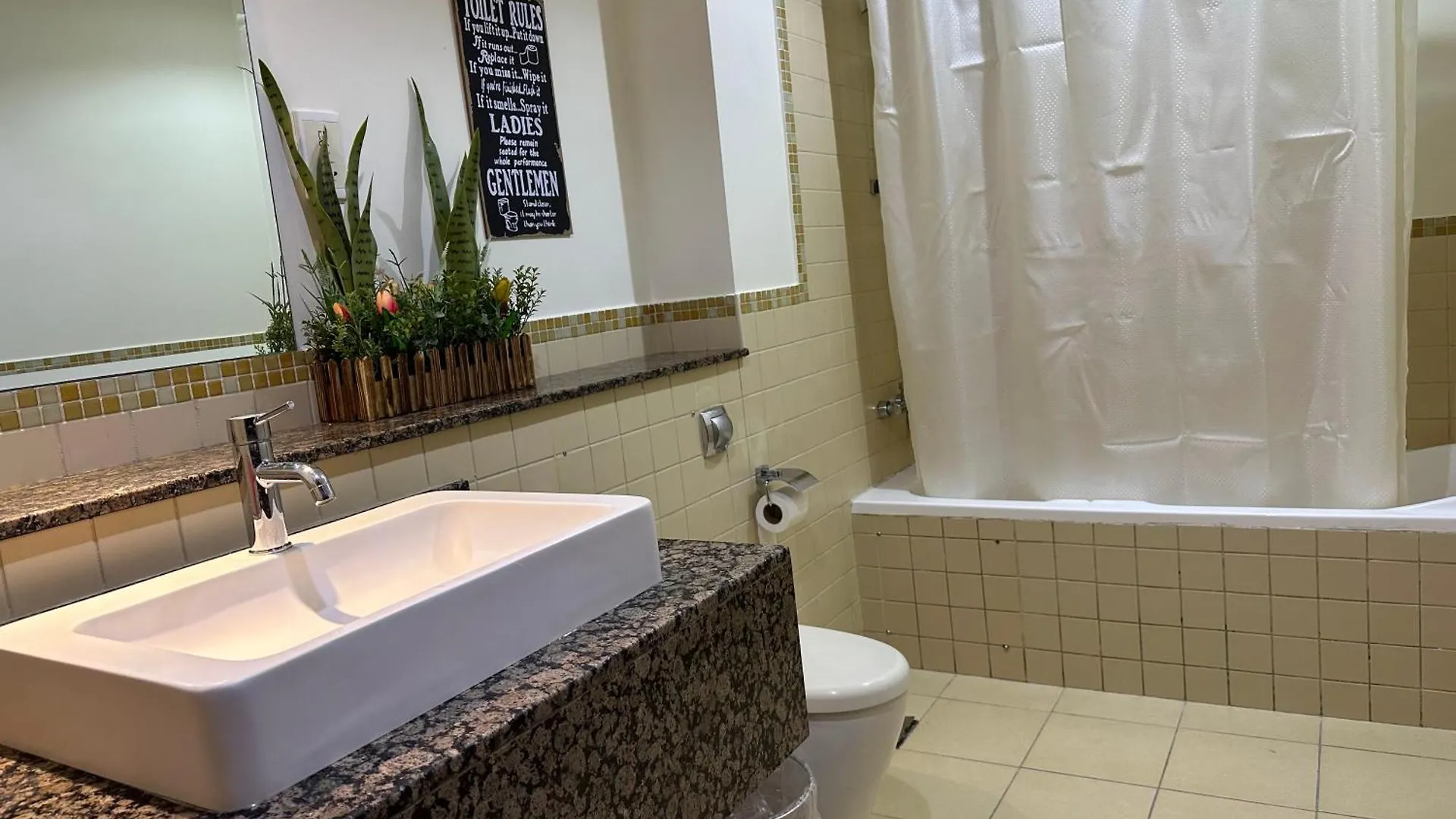 Route 66 Beach Hostel Dubai Capsule hotel