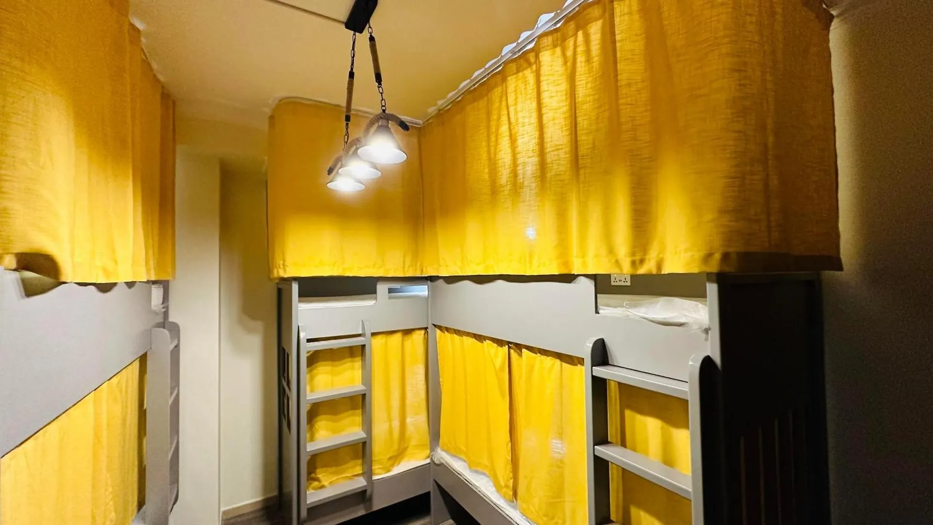 Route 66 Beach Hostel Dubai Capsule hotel